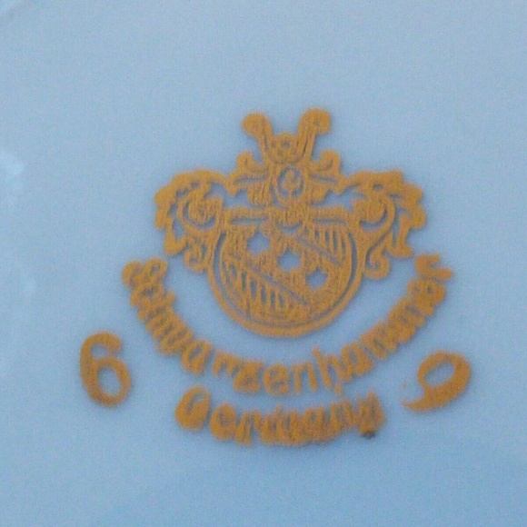 VTG Lot of 4 Schumann Germany Fruit Grape Pattern Pierced Rim 7.5" Salad Plates - Picture 11 of 12